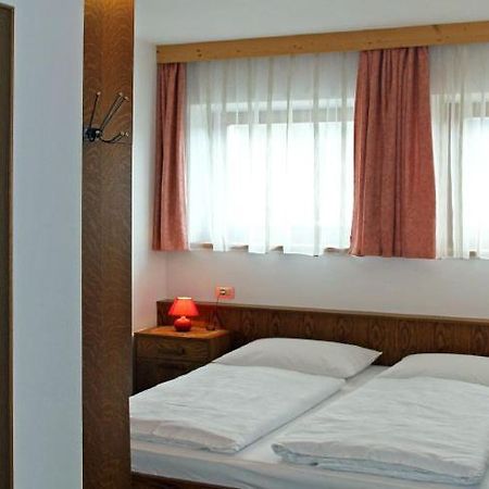 Appartement Schaller San Lorenzo di Sebato Luaran gambar