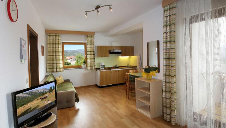 Appartement Schaller San Lorenzo di Sebato Luaran gambar