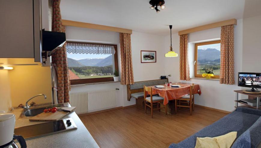 Appartement Schaller San Lorenzo di Sebato Luaran gambar