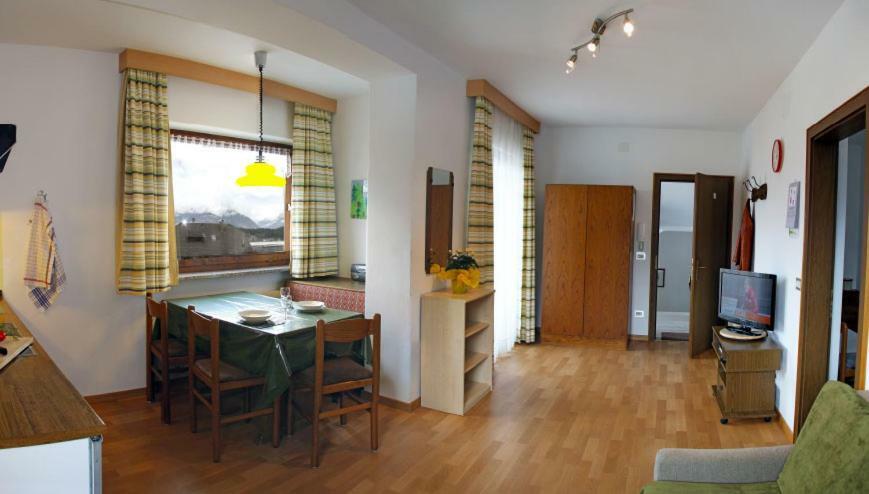 Appartement Schaller San Lorenzo di Sebato Luaran gambar